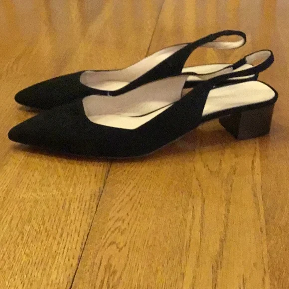Woman’s Theory black suede sling back block heel pumps. Size 38.5. Barely worn! - Picture 3 of 8